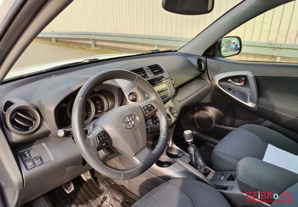 2011' Toyota RAV4 2.0 4X4 Life photo #5