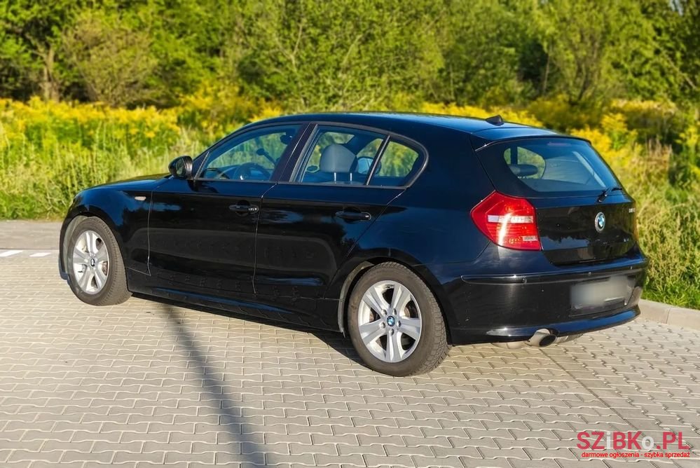 2010' BMW 1 Series 116I photo #1