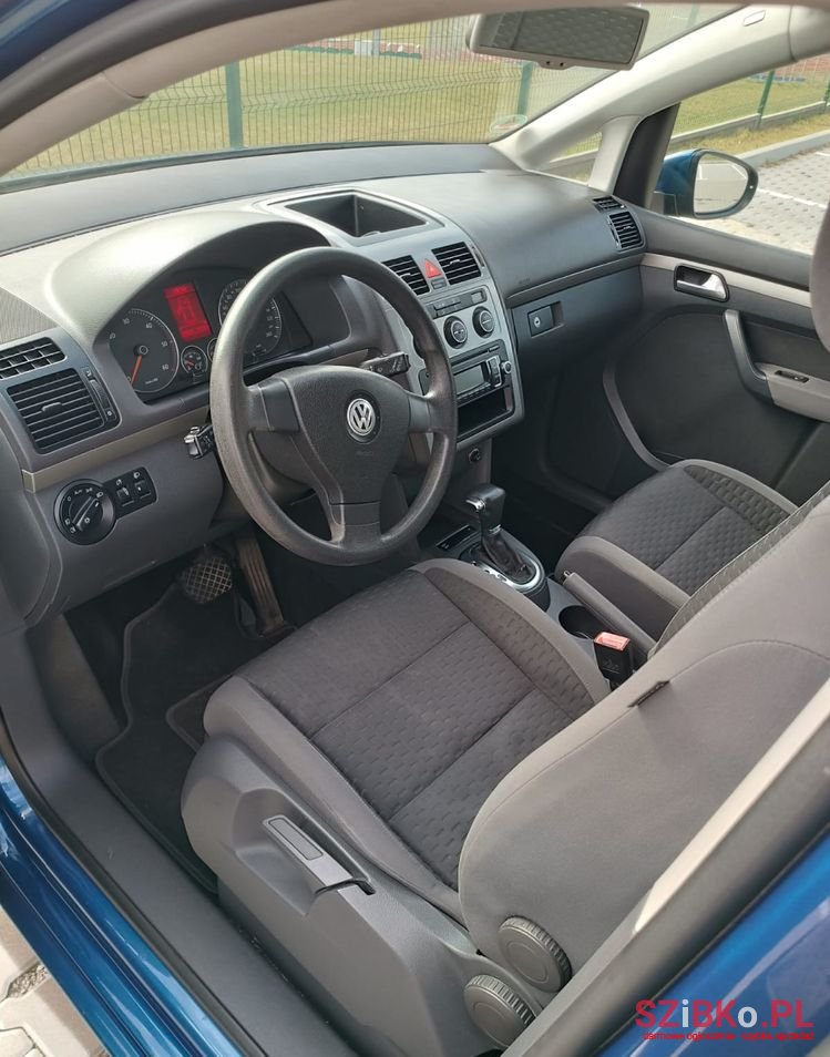 2009' Volkswagen Touran photo #2