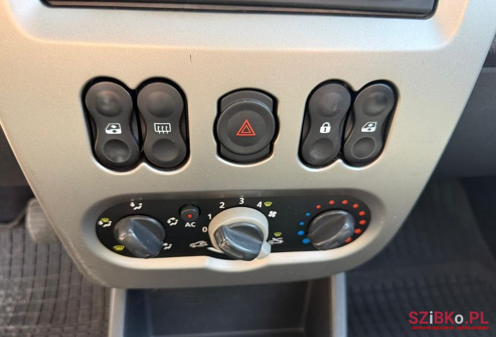 2011' Dacia Sandero Stepway photo #3