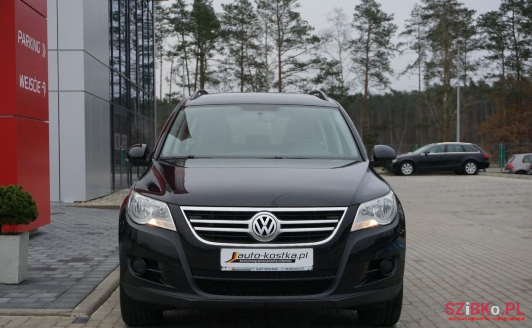 2010' Volkswagen Tiguan photo #2