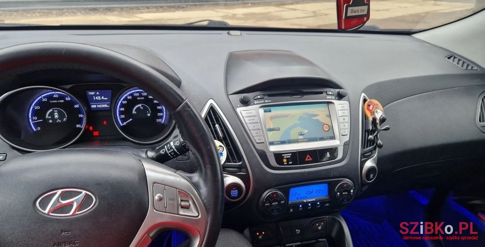 2011' Hyundai ix35 photo #2