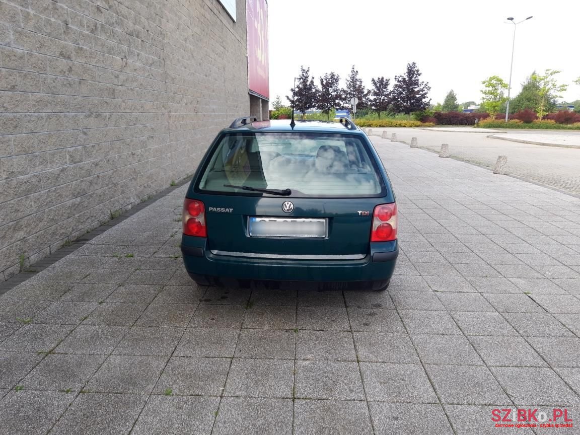 2001' Volkswagen Passat photo #4