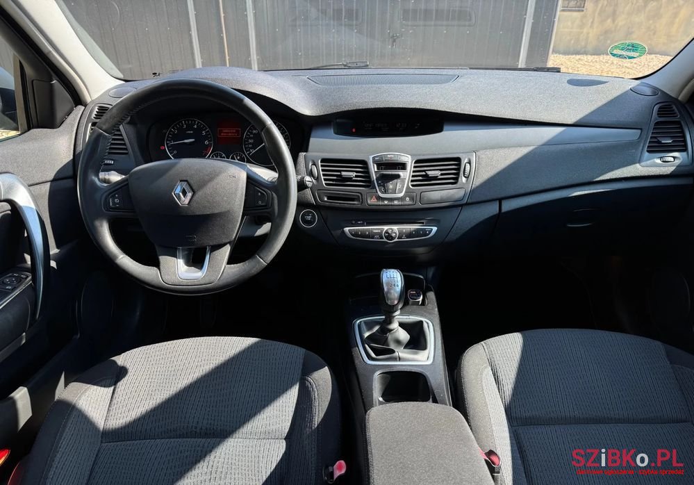 2008' Renault Laguna photo #5