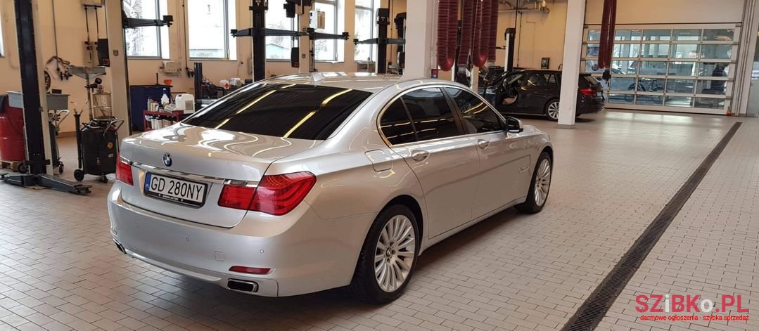 2011' BMW Seria 7 photo #2