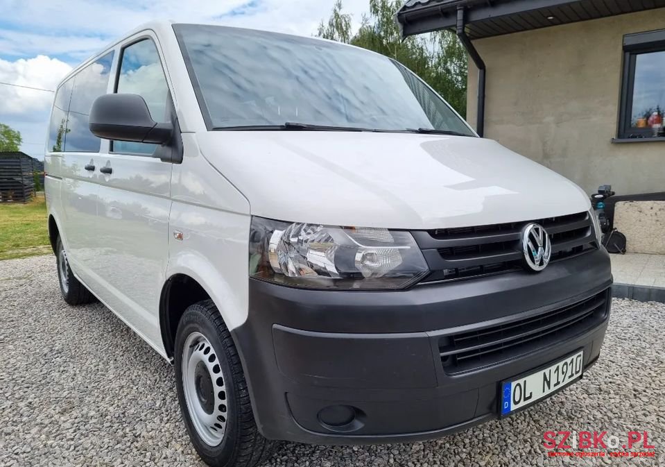 2015' Volkswagen Transporter photo #3