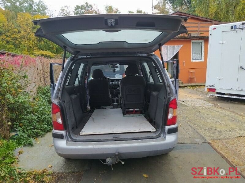 2000' Hyundai Trajet photo #2