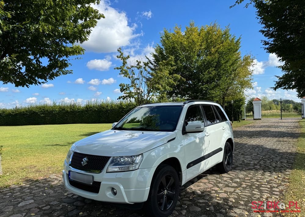 2010' Suzuki Grand Vitara photo #1