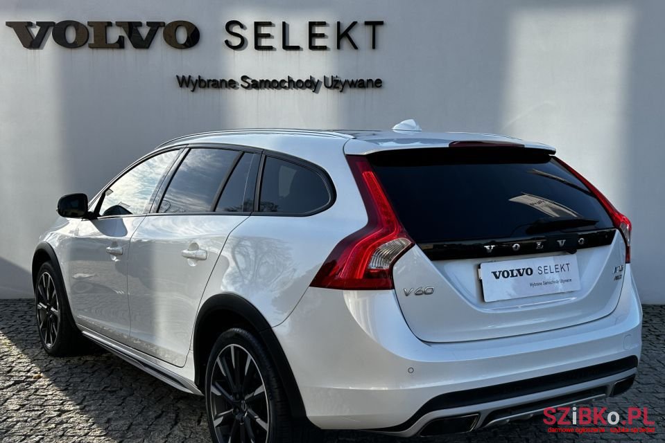 2017' Volvo V60 photo #3
