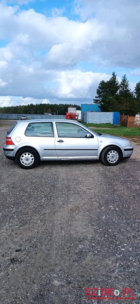 2003' Volkswagen Golf photo #3