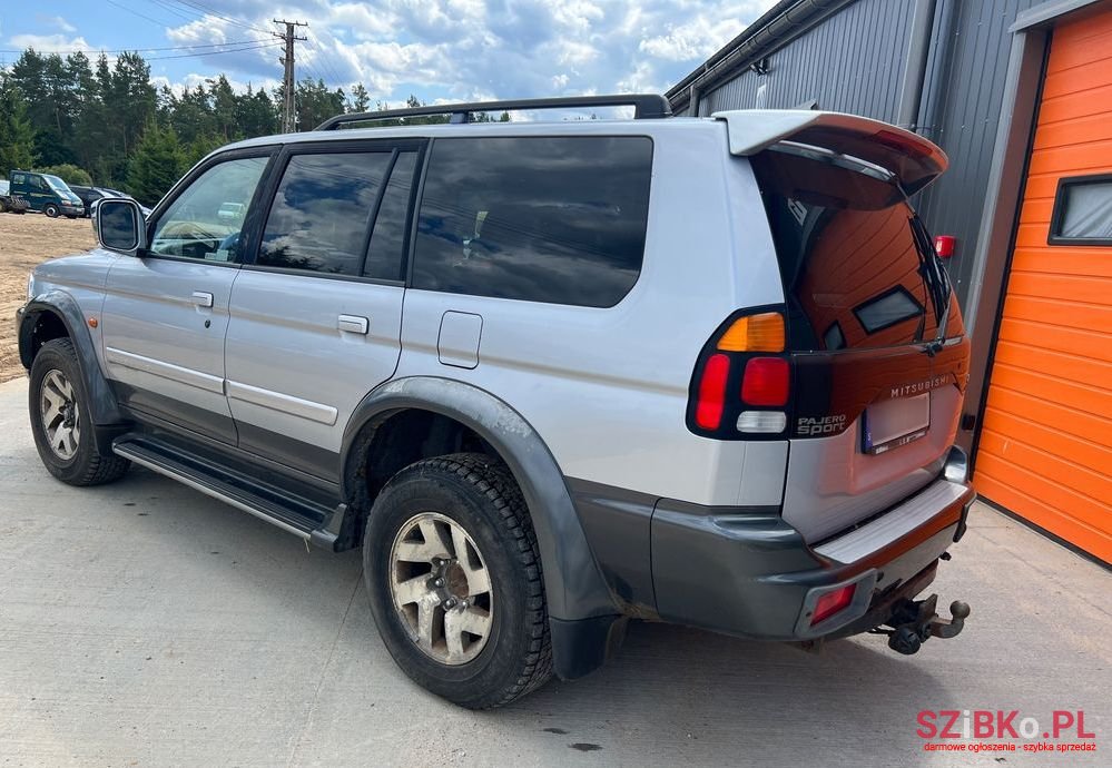 2004' Mitsubishi Pajero Sport photo #3