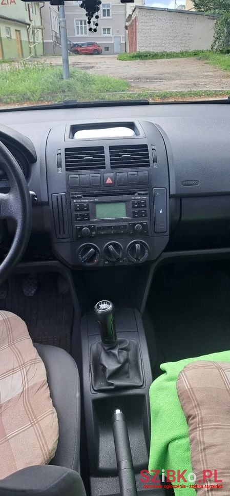 2008' Volkswagen Polo photo #3