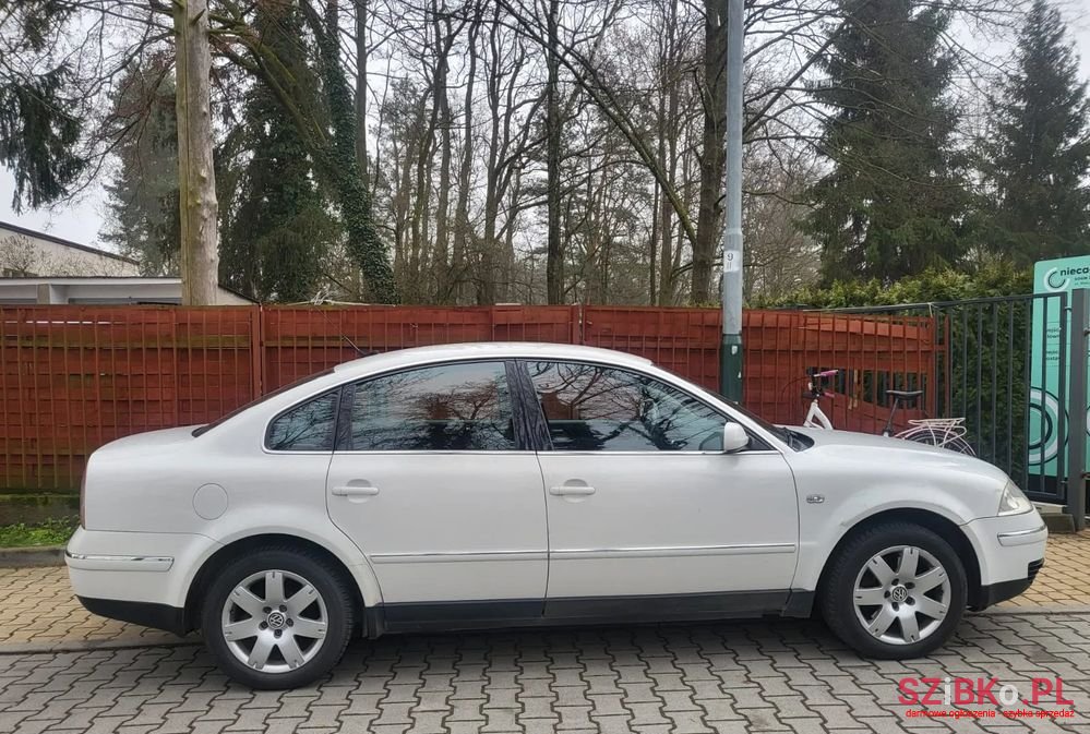 2002' Volkswagen Passat photo #4