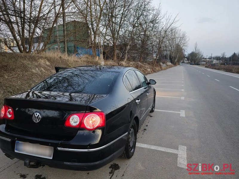 2008' Volkswagen Passat 2.0 Tdi Highline photo #4