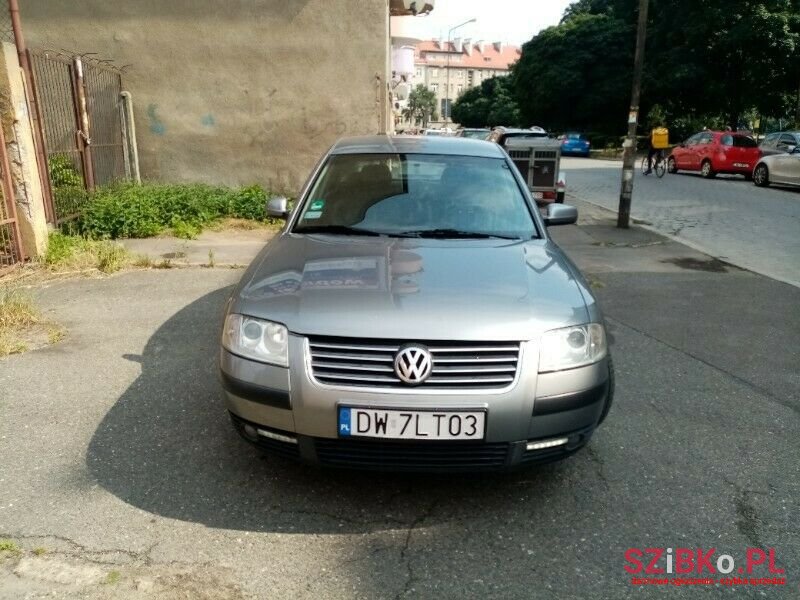 2001' Volkswagen Passat photo #5