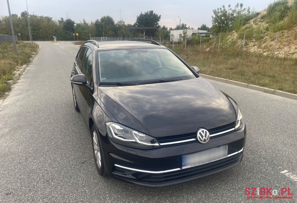 2017' Volkswagen Golf photo #2