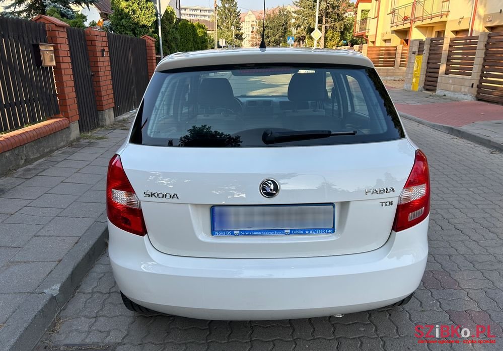 2013' Skoda Fabia 1.6 Tdi Dpf Active photo #4