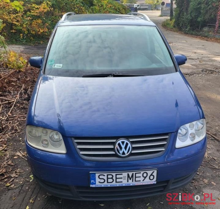 2004' Volkswagen Touran photo #2