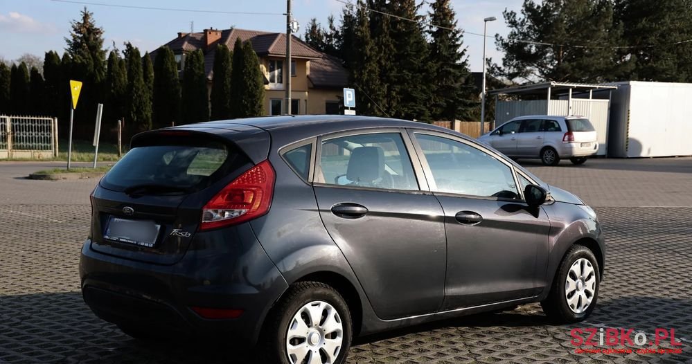 2011' Ford Fiesta photo #3