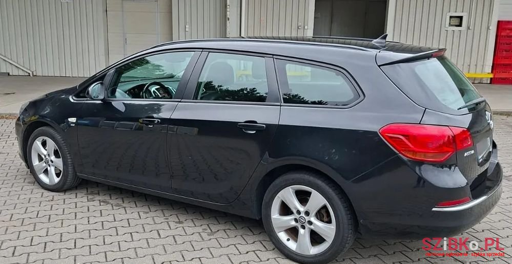 2014' Opel Astra photo #1