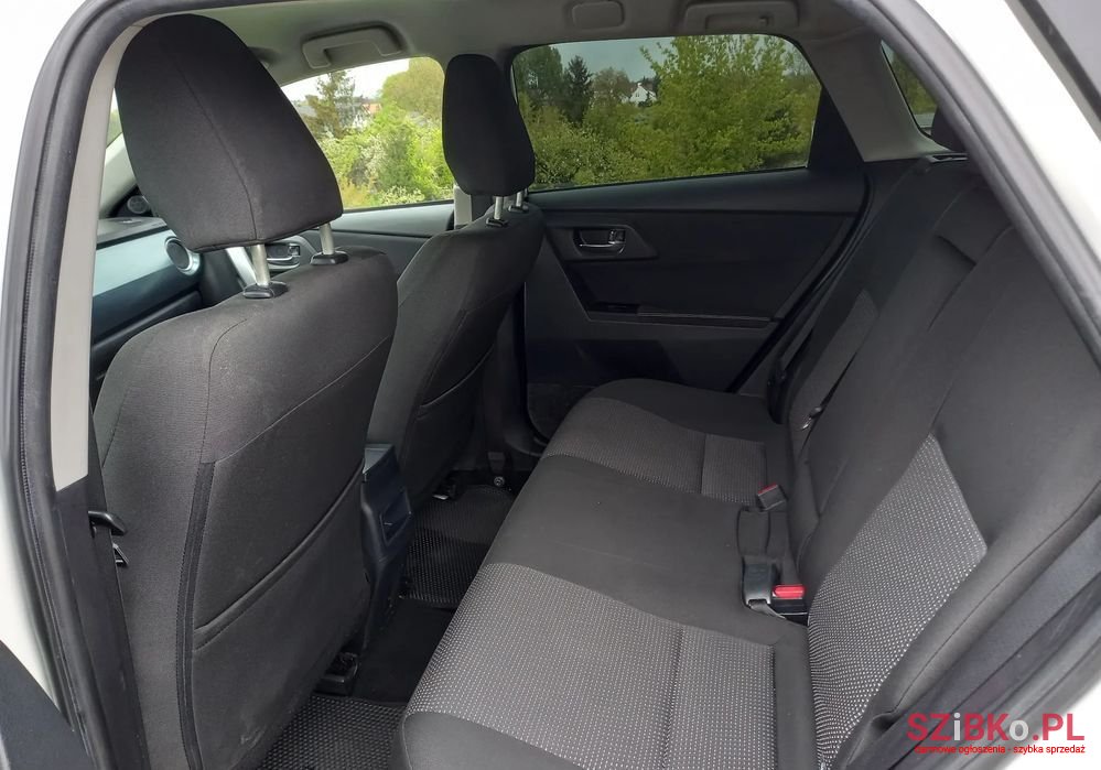 2013' Toyota Auris photo #5
