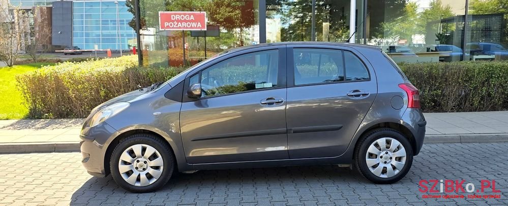 2008' Toyota Yaris 1.3 Sol Mm photo #3