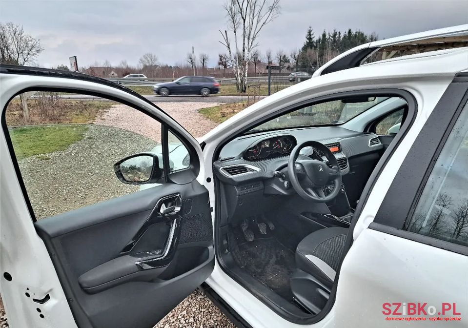 2015' Peugeot 2008 photo #6