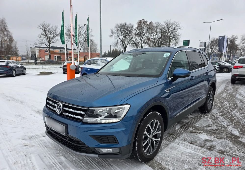 2019' Volkswagen Tiguan photo #2