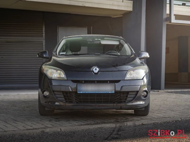 2011' Renault Megane photo #5