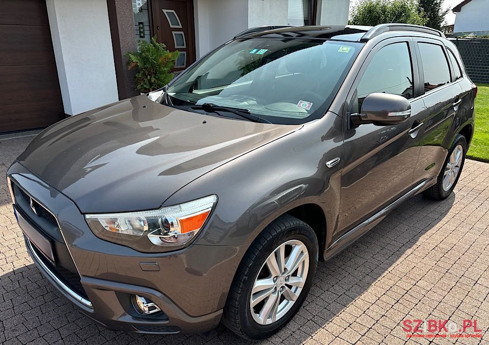 2010' Mitsubishi ASX photo #2