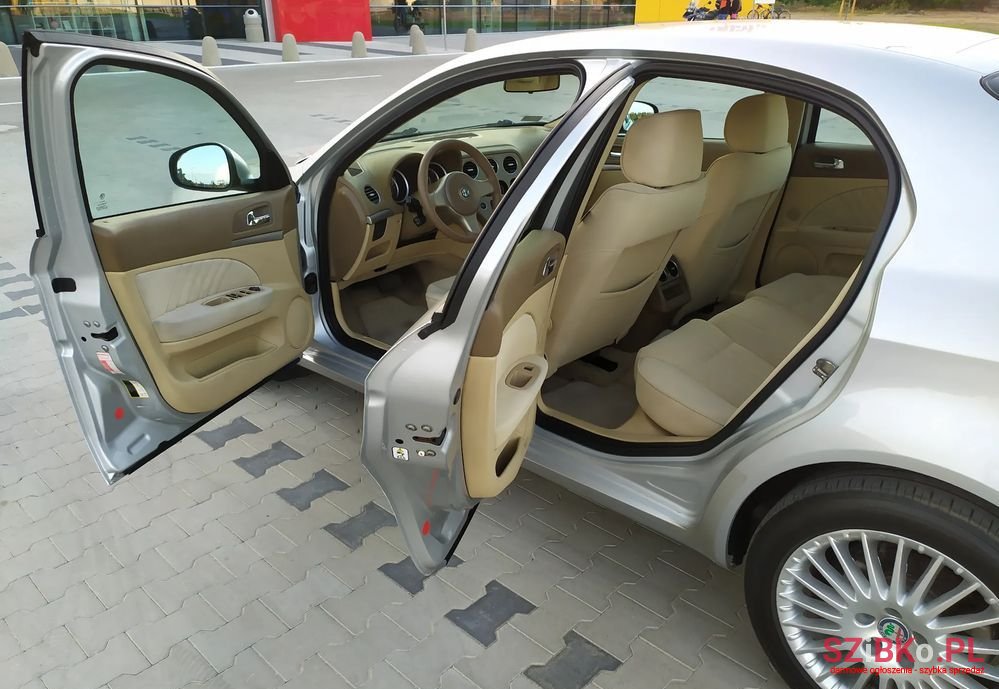 2007' Alfa Romeo 159 photo #1