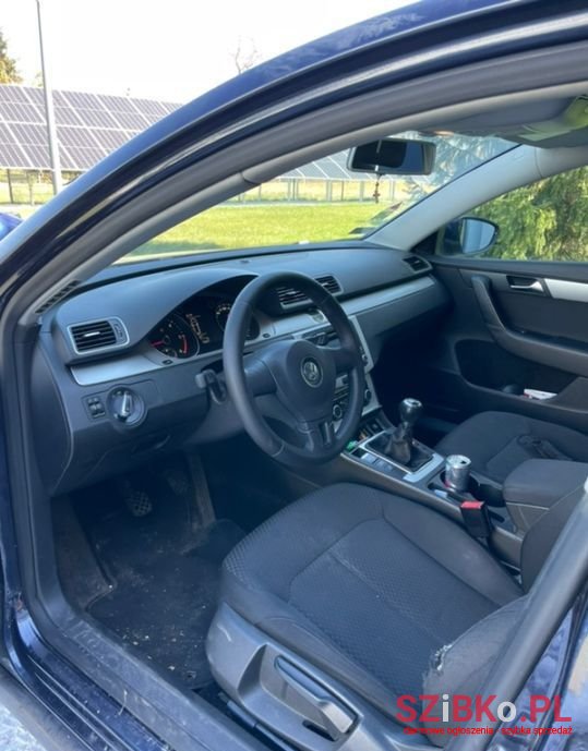 2010' Volkswagen Passat photo #3