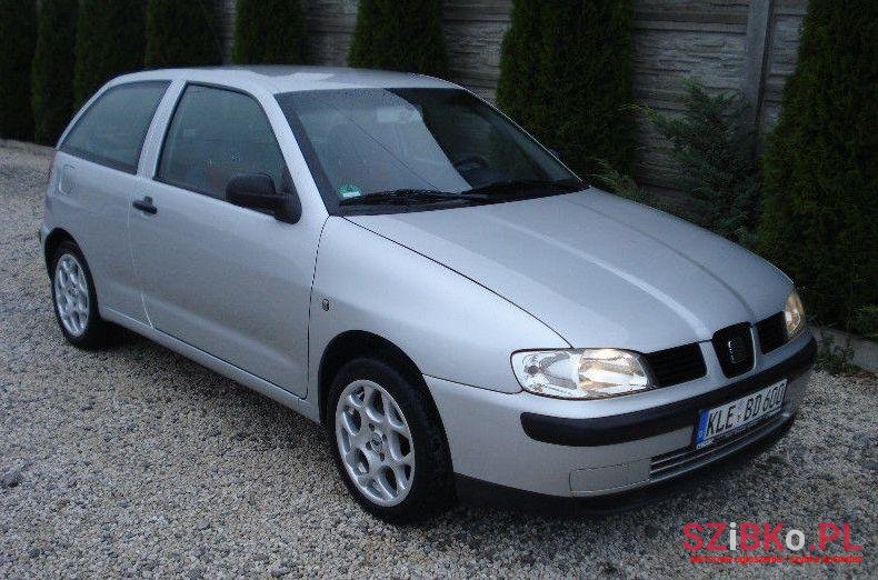 2001' SEAT Ibiza photo #1