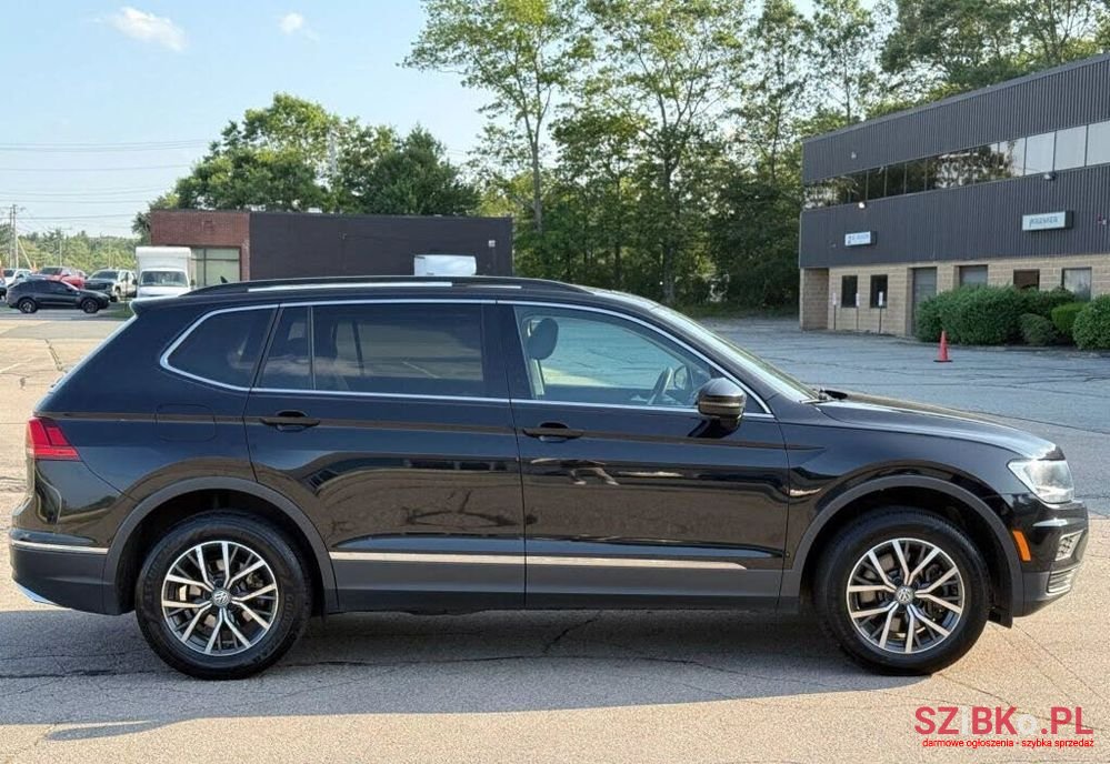 2020' Volkswagen Tiguan photo #6