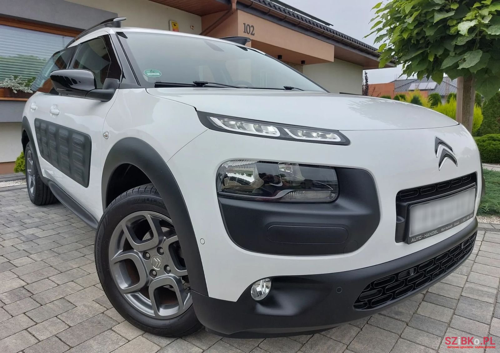 2015' Citroen C4 Cactus photo #1