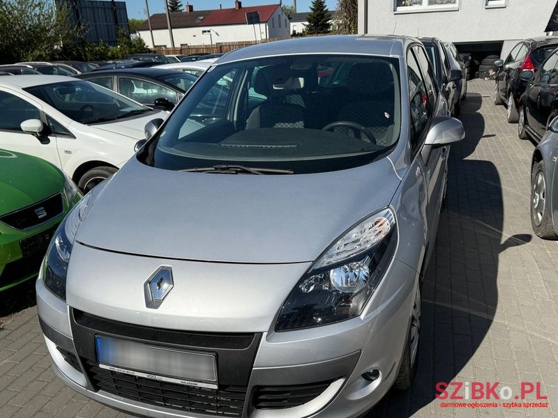 2011' Renault Scenic photo #4