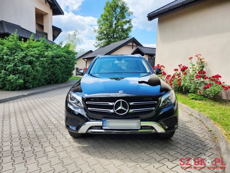 2019' Mercedes-Benz GLC photo #3