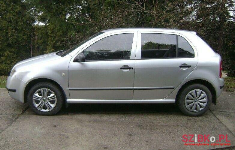 2002' Skoda Fabia photo #1
