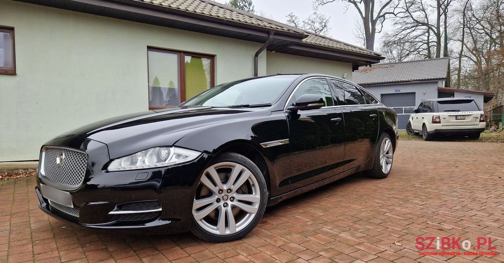 2012' Jaguar XJ 3.0 D V6 Luxury photo #4