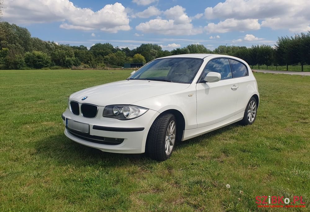 2010' BMW 1 Series photo #2
