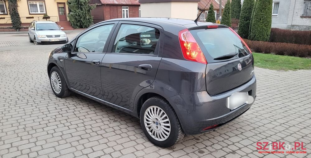 2009' Fiat Grande Punto photo #2