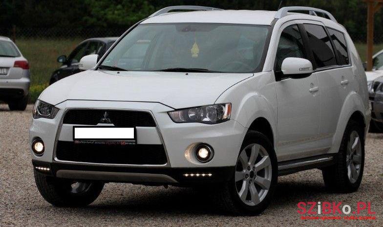 2010' Mitsubishi Outlander photo #1