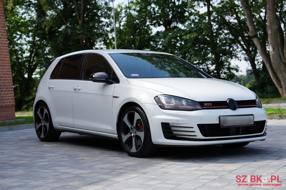 2015' Volkswagen Golf photo #5