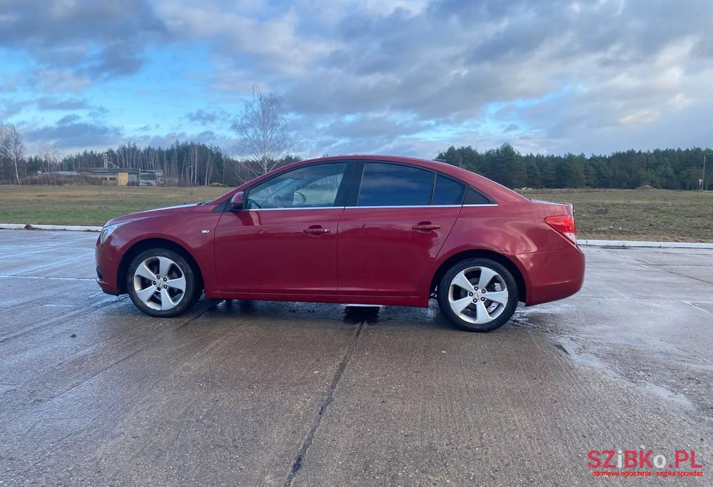 2011' Chevrolet Cruze photo #2