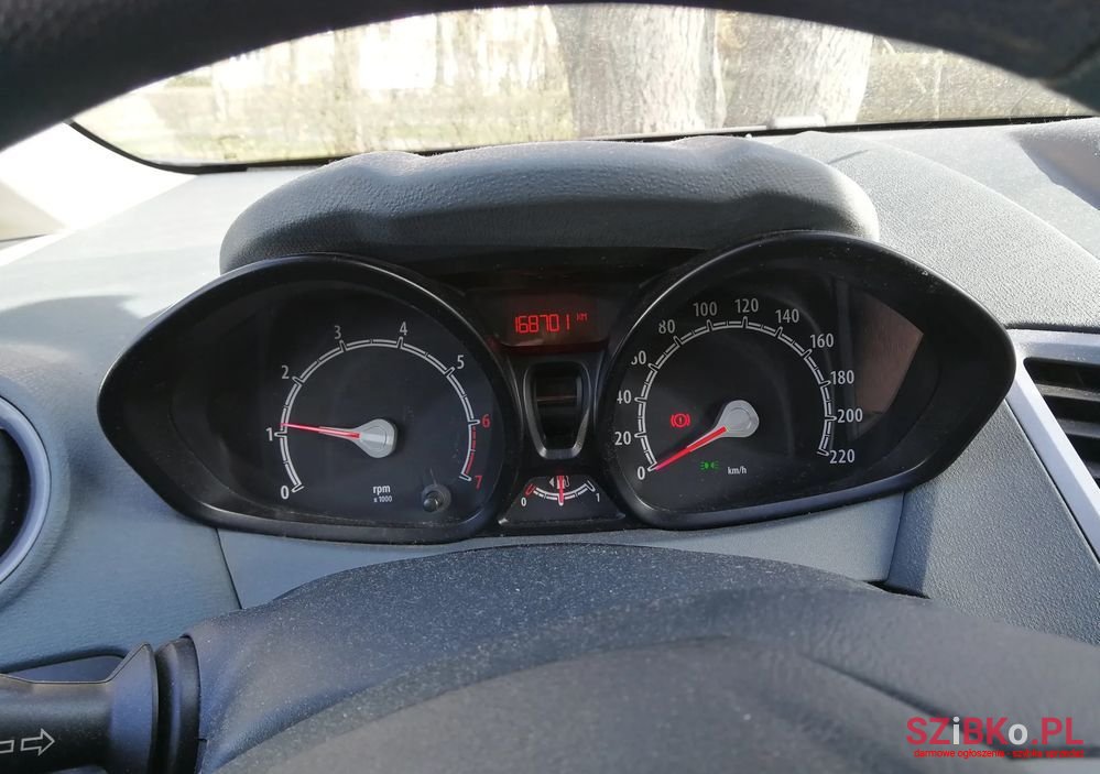 2010' Ford Fiesta 1.25 Ambiente photo #3