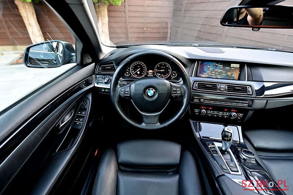 2014' BMW 5 Series 525D photo #6
