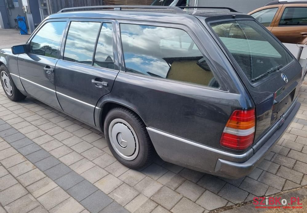 1994' Mercedes-Benz E-Class 220 T photo #6