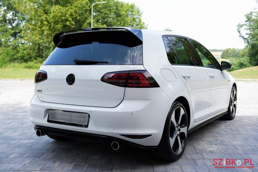 2015' Volkswagen Golf photo #1