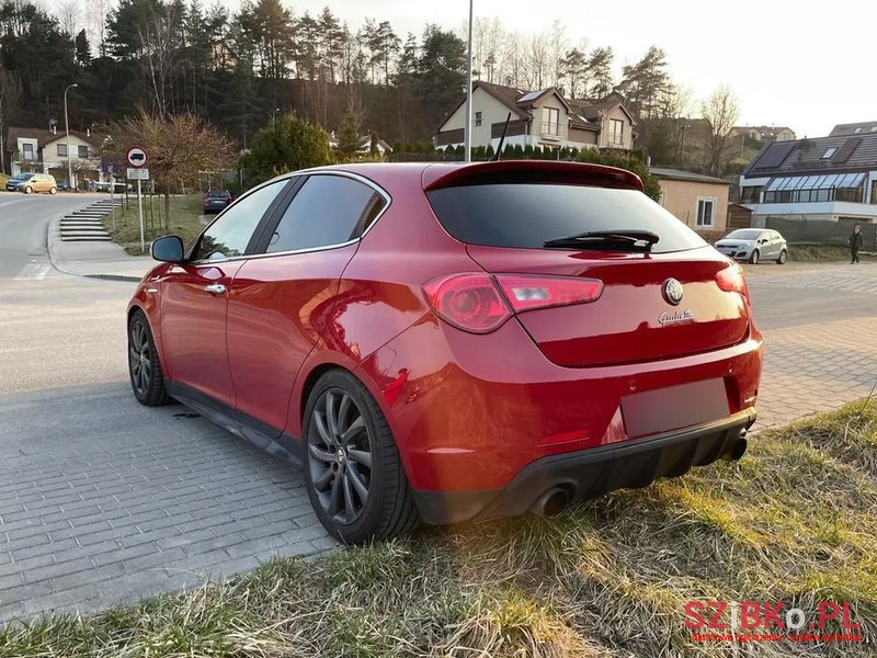 2012' Alfa Romeo Giulietta photo #5