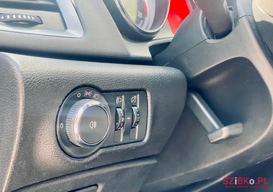 2010' Opel Astra photo #5